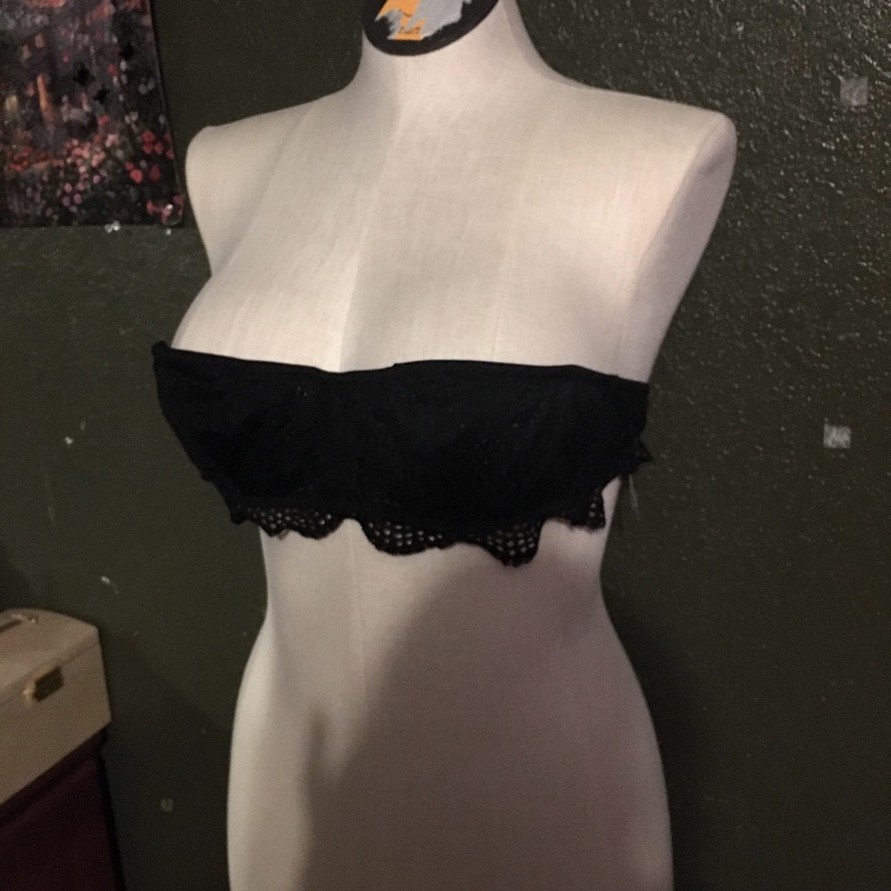 Victoria’s Secret strapless bra